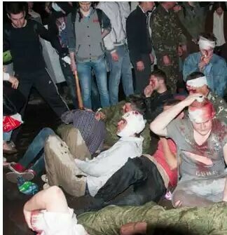 Aus dem Gewerkschaftshaus Flüchtende wurden blutig geschlagen Foto: Napaki Livejournal com