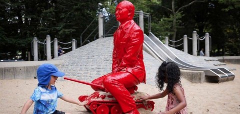 Andrew Kelly/REUTERS, Gefahr für die westliche Zivilisation? Statue des russischen Staatschefs im Central Park in New York (2.8.2022)