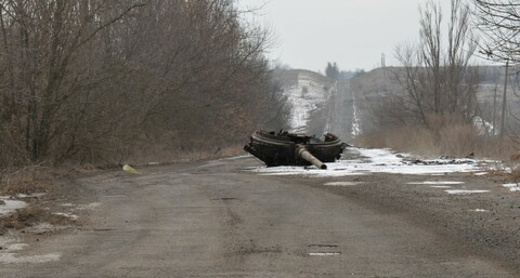 Im Februar 2017 besuchte ich das Dorf Kominternowo in der Volksrepublik Donezk. Auf einer Zufahrtsstraße sah ich diesen ukrainischen Panzerturm. Foto: Ulrich Heyden