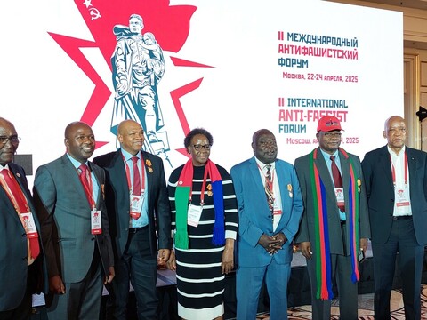 Am II. Antifaschistischen Forum in Moskau haben zahlreiche Delegationen aus ganz verschiedenen Ländern teilgenommen. Auf dem Bild die Delegation aus Südafrika. (Foto Ulrich Heyden)