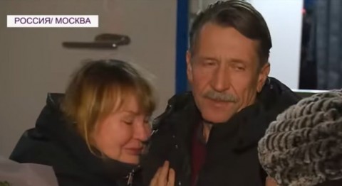 Viktor Bout nach seiner Ankunft auf Flughafen in Moskau - Screenshot ТВ МИР